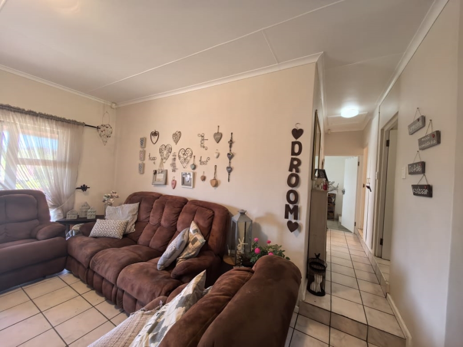 3 Bedroom Property for Sale in Fraaiuitsig Western Cape